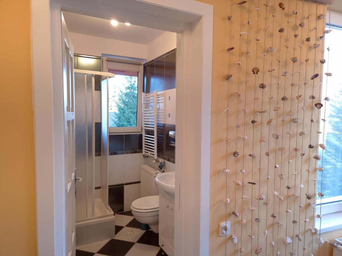 Marble Villa: Luxury Estate - Central But Intimate Sinaia Exterior photo